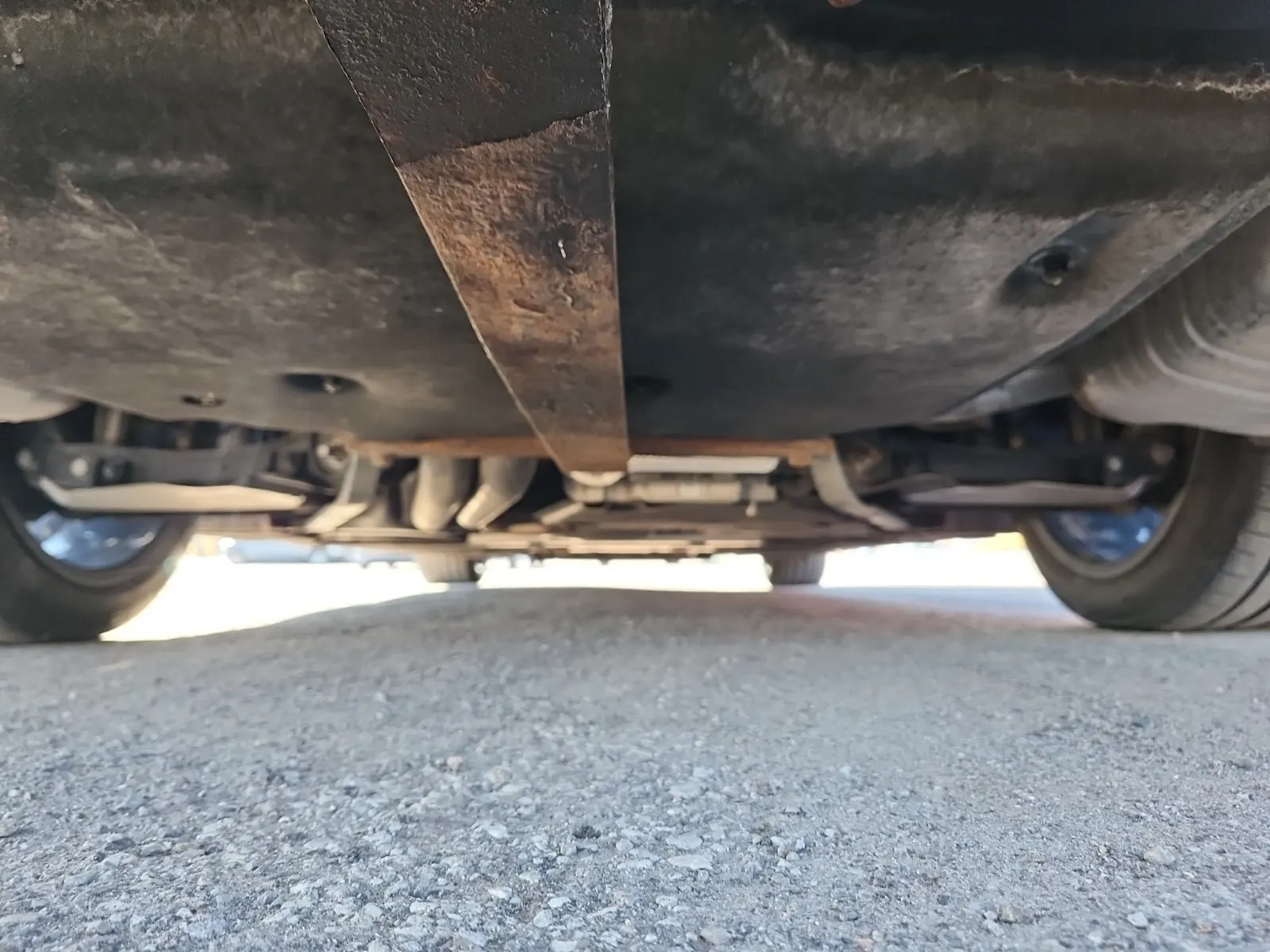Undercarriage - Rear Photo