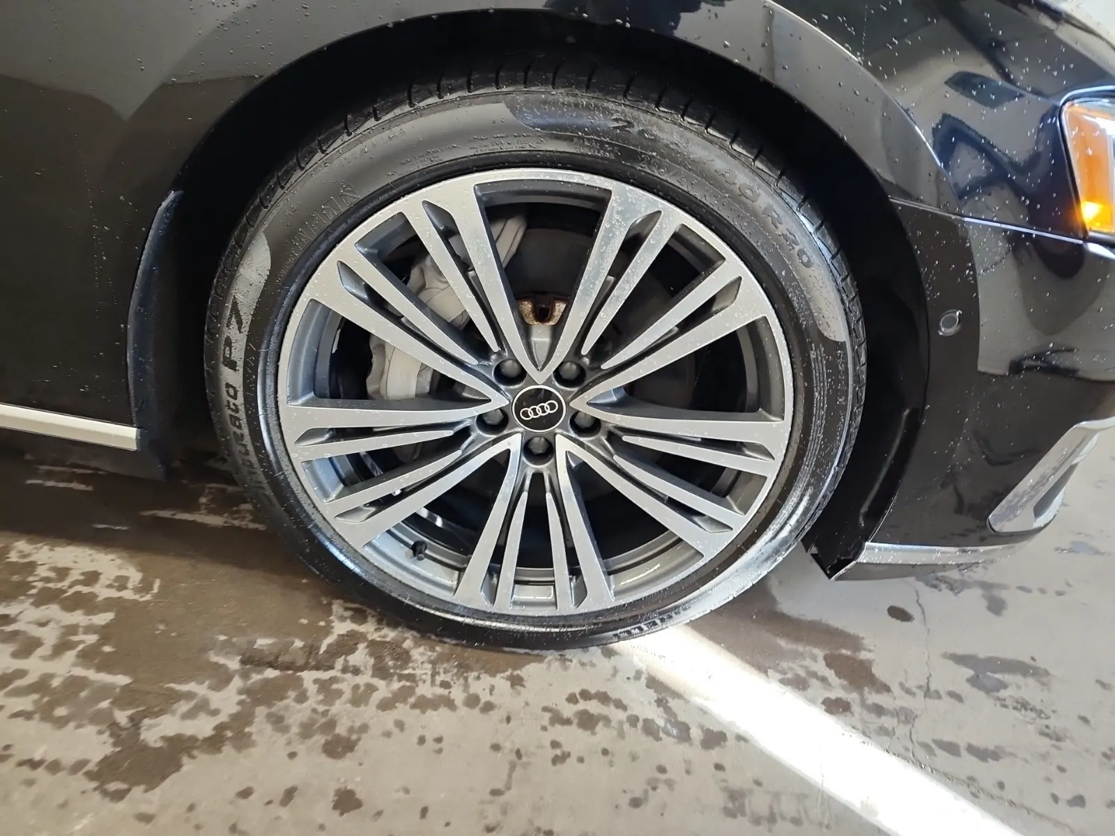 Right Front Wheel/Tire Photo