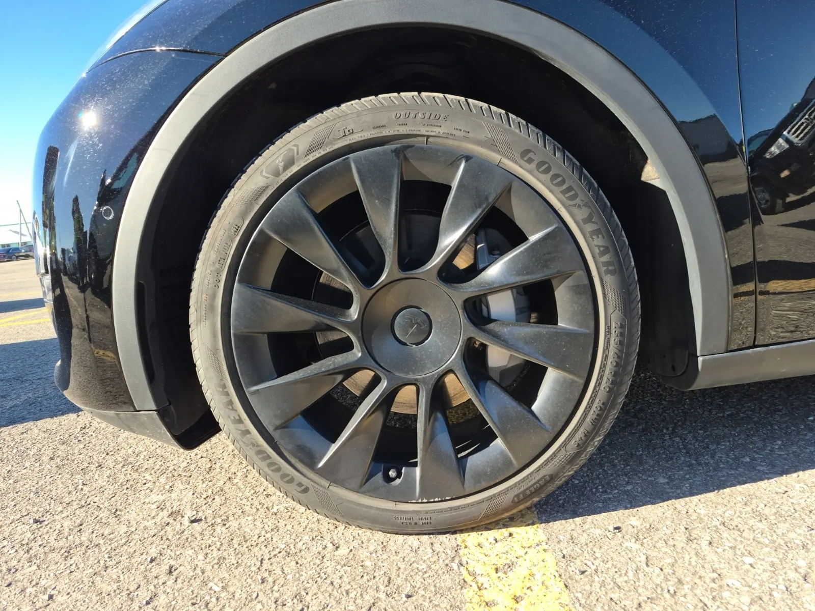 Front driver wheel/tire photo