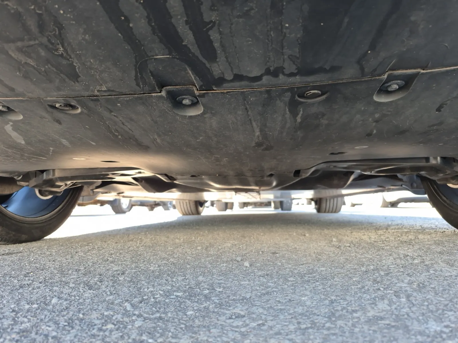 Undercarriage - Rear Photo