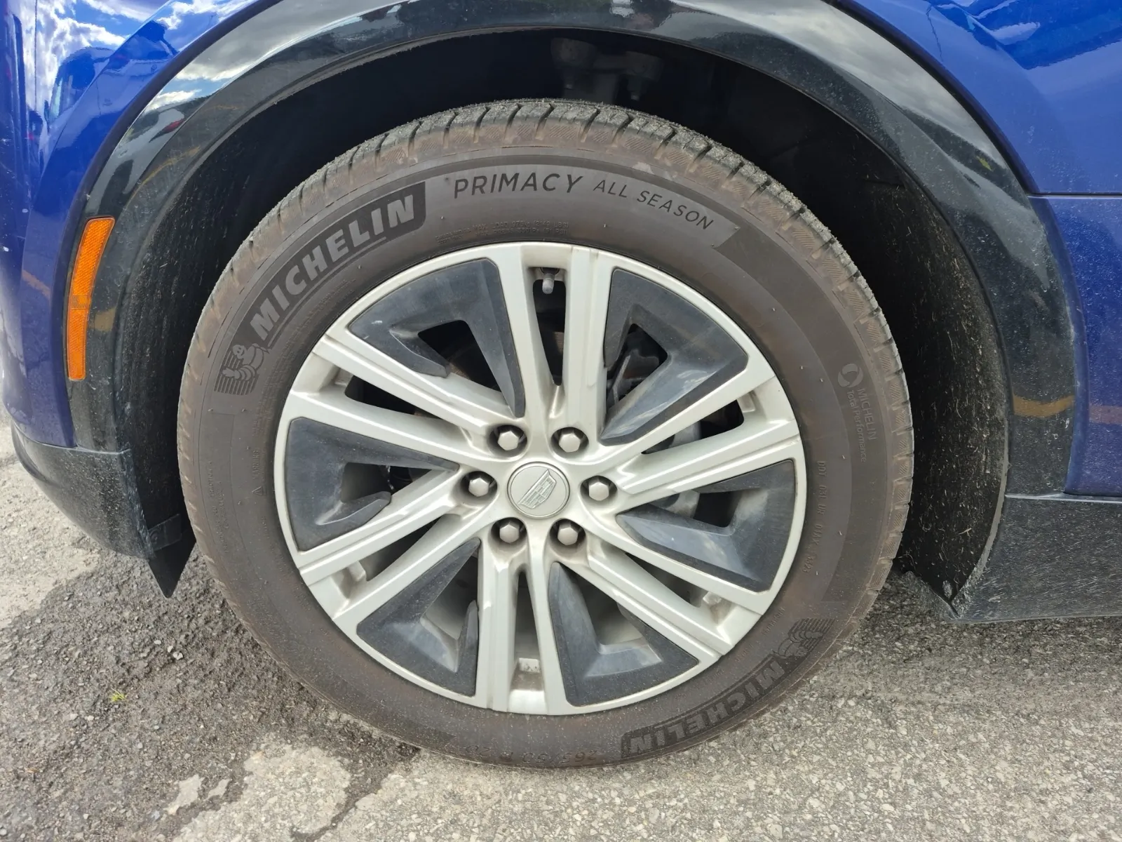 Front driver wheel/tire photo