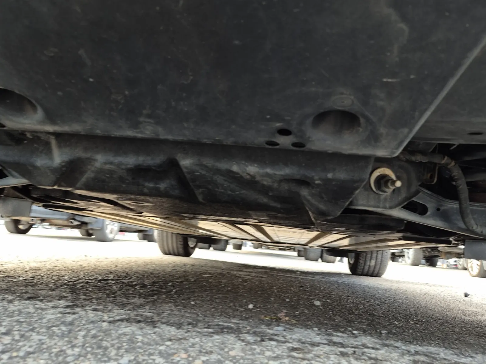 Undercarriage - Rear Photo