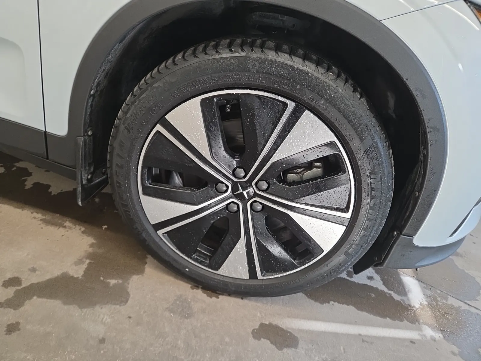 Right Front Wheel/Tire Photo