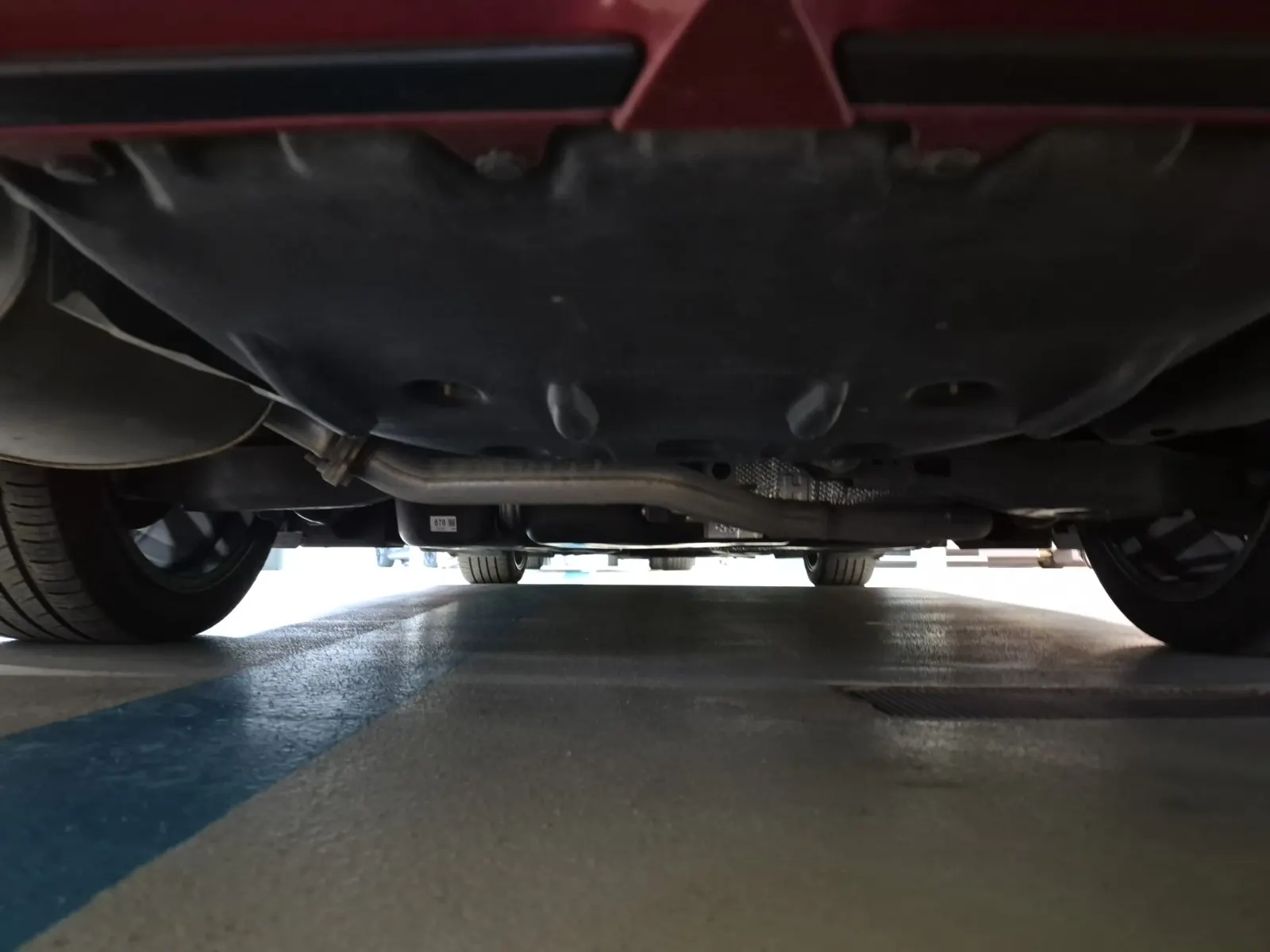 Undercarriage - Rear Photo