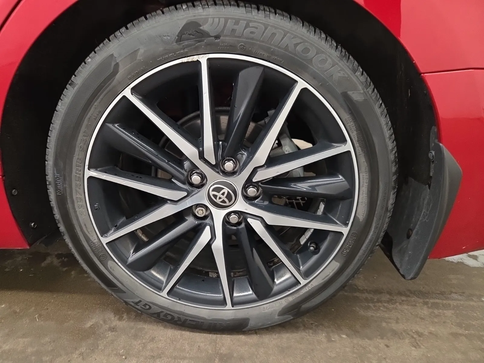 Left Rear Wheel/Tire Photo