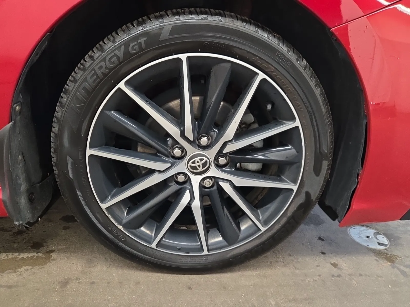 Right Front Wheel/Tire Photo