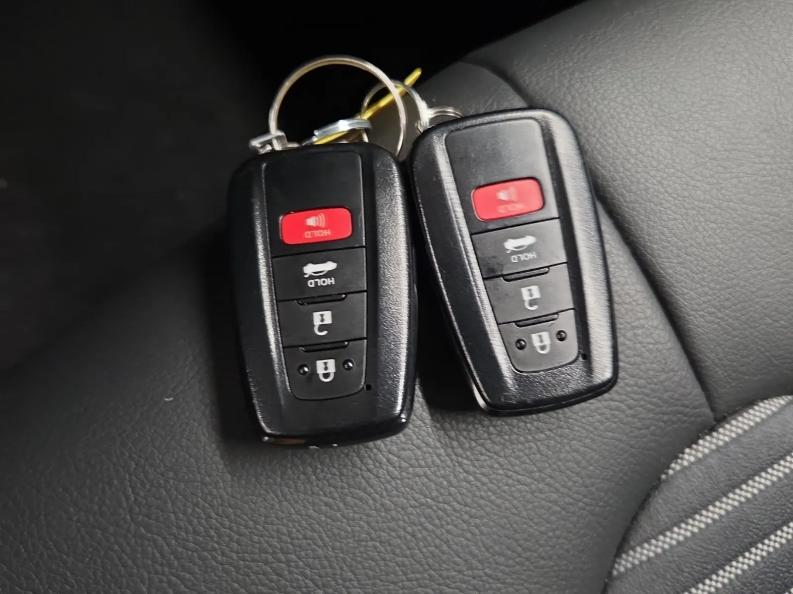 Keys/Fobs/Manual Photo