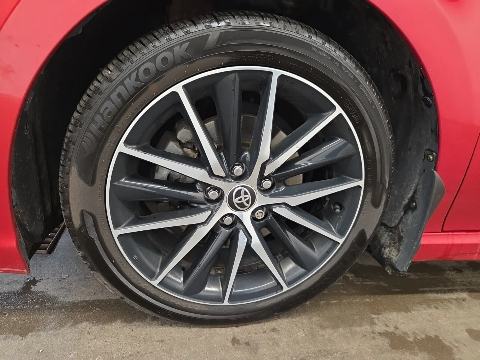Front driver wheel/tire photo