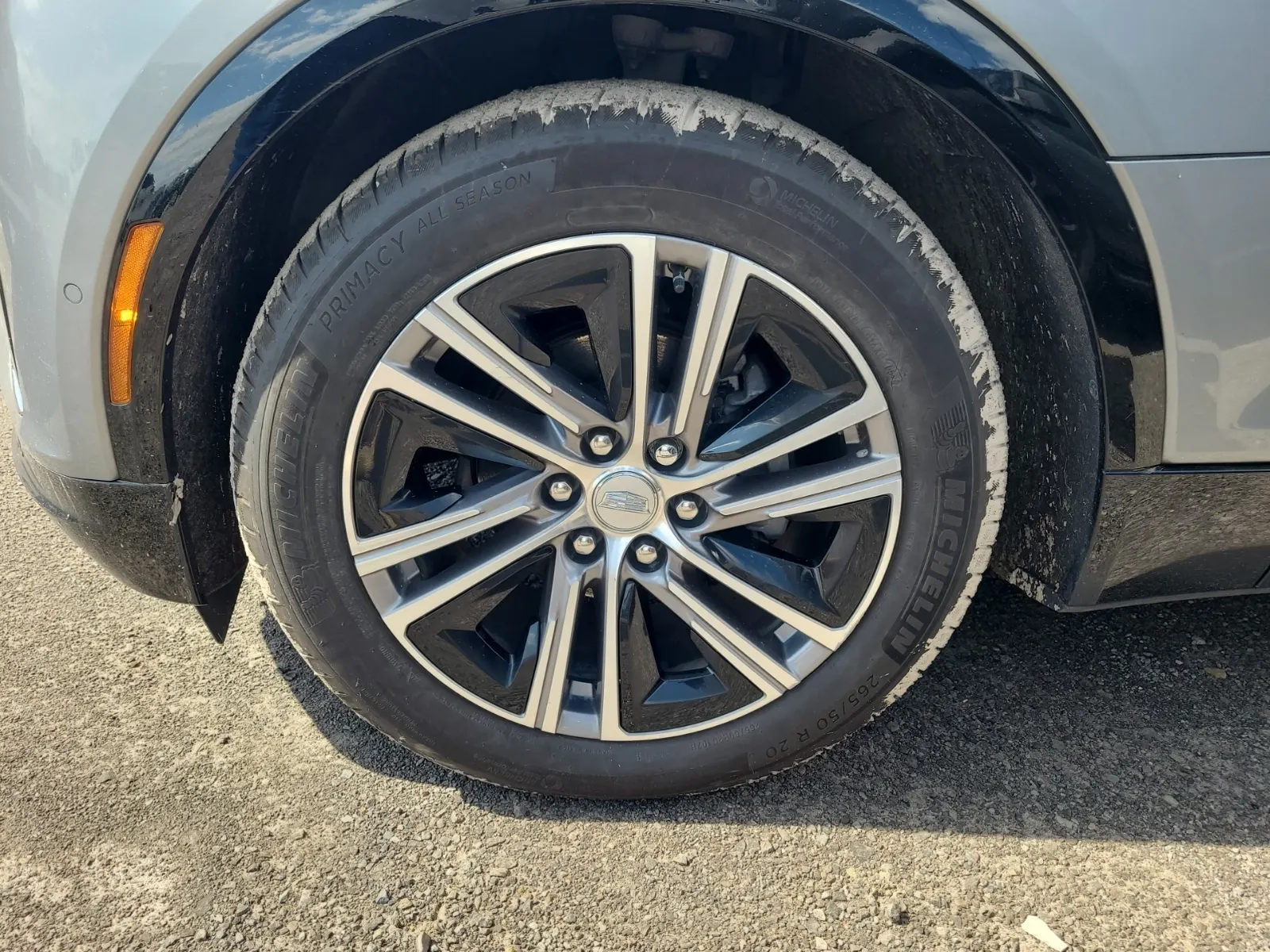 Front driver wheel/tire photo