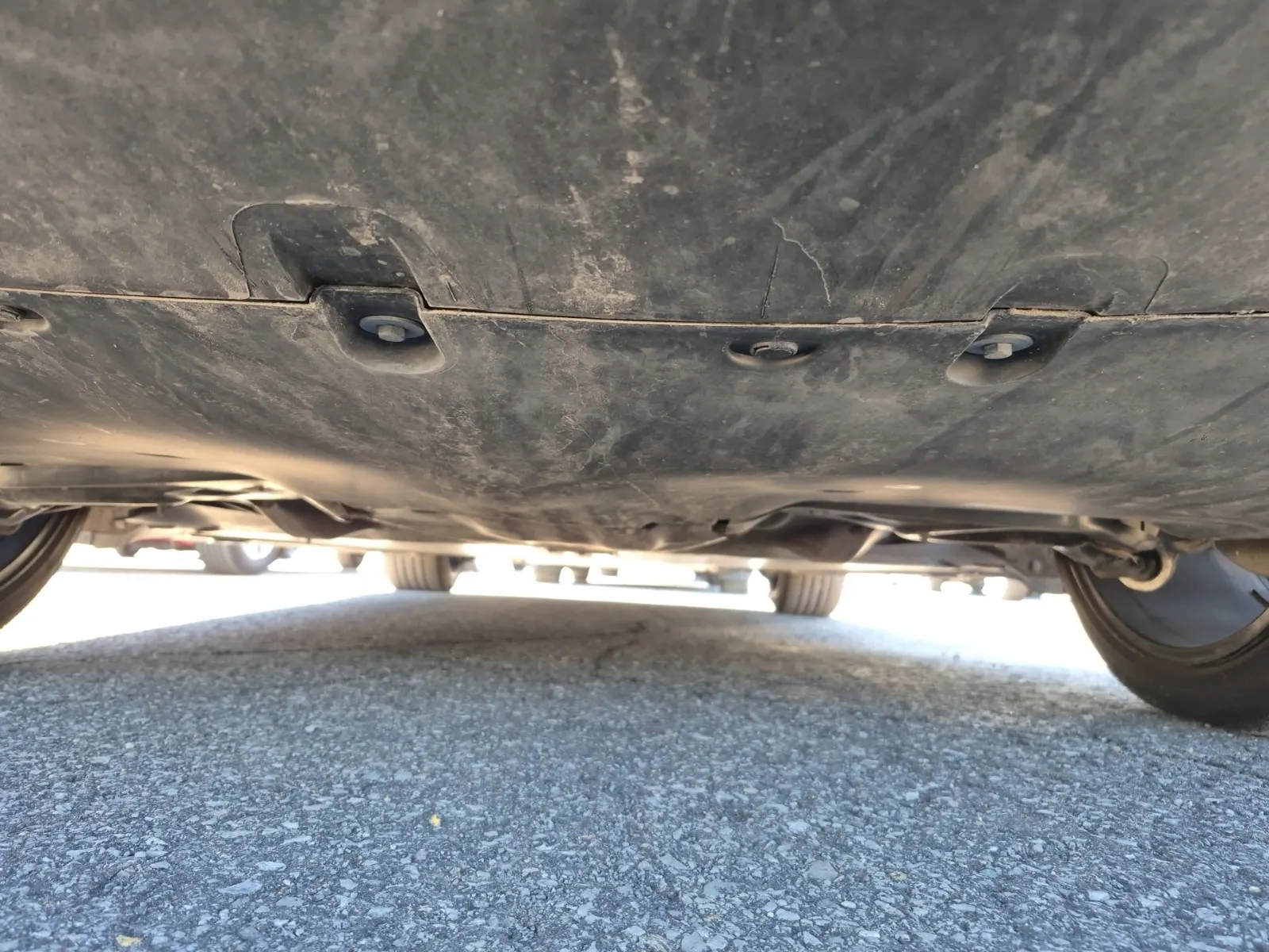 Undercarriage - Rear Photo