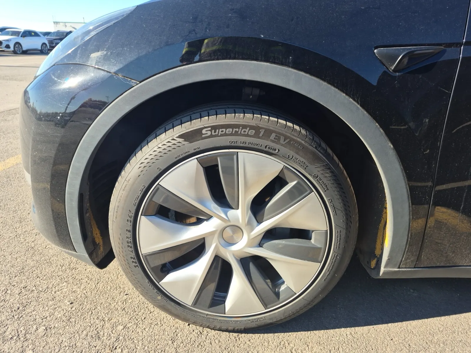 Front driver wheel/tire photo