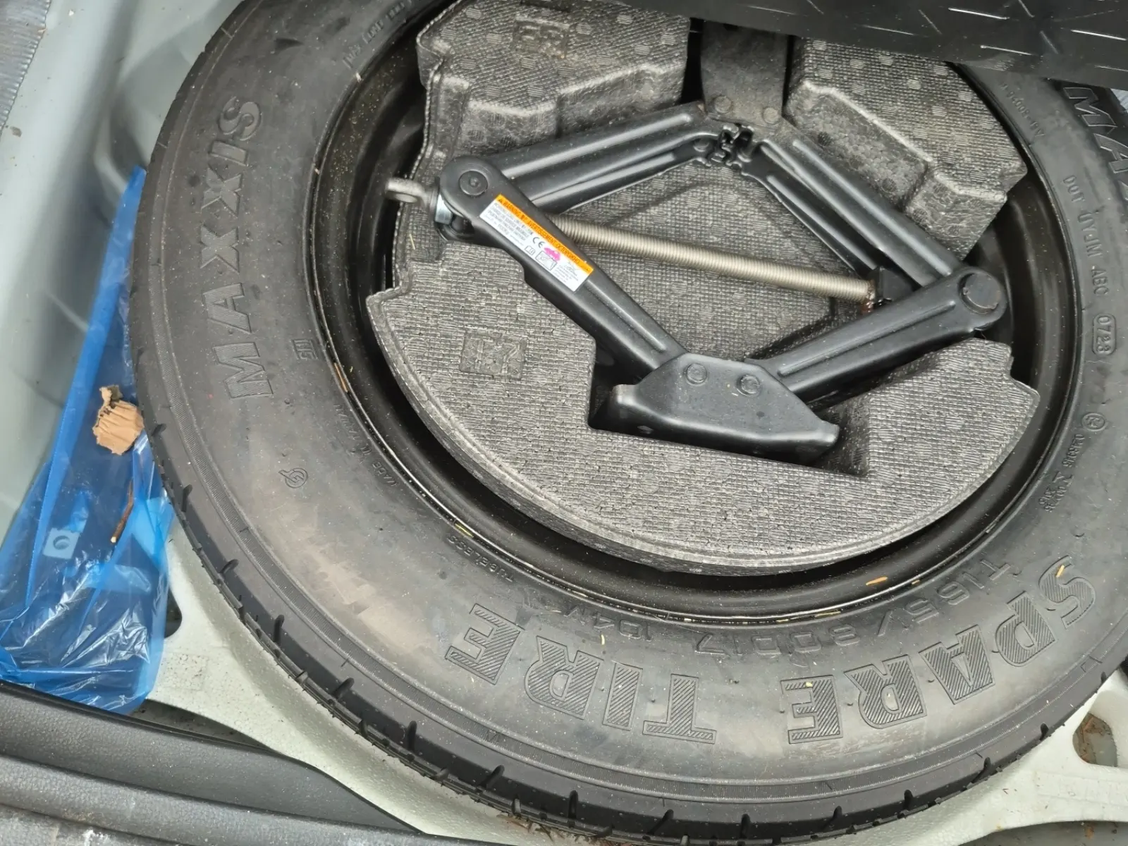 Spare Tire & Wheel Photo