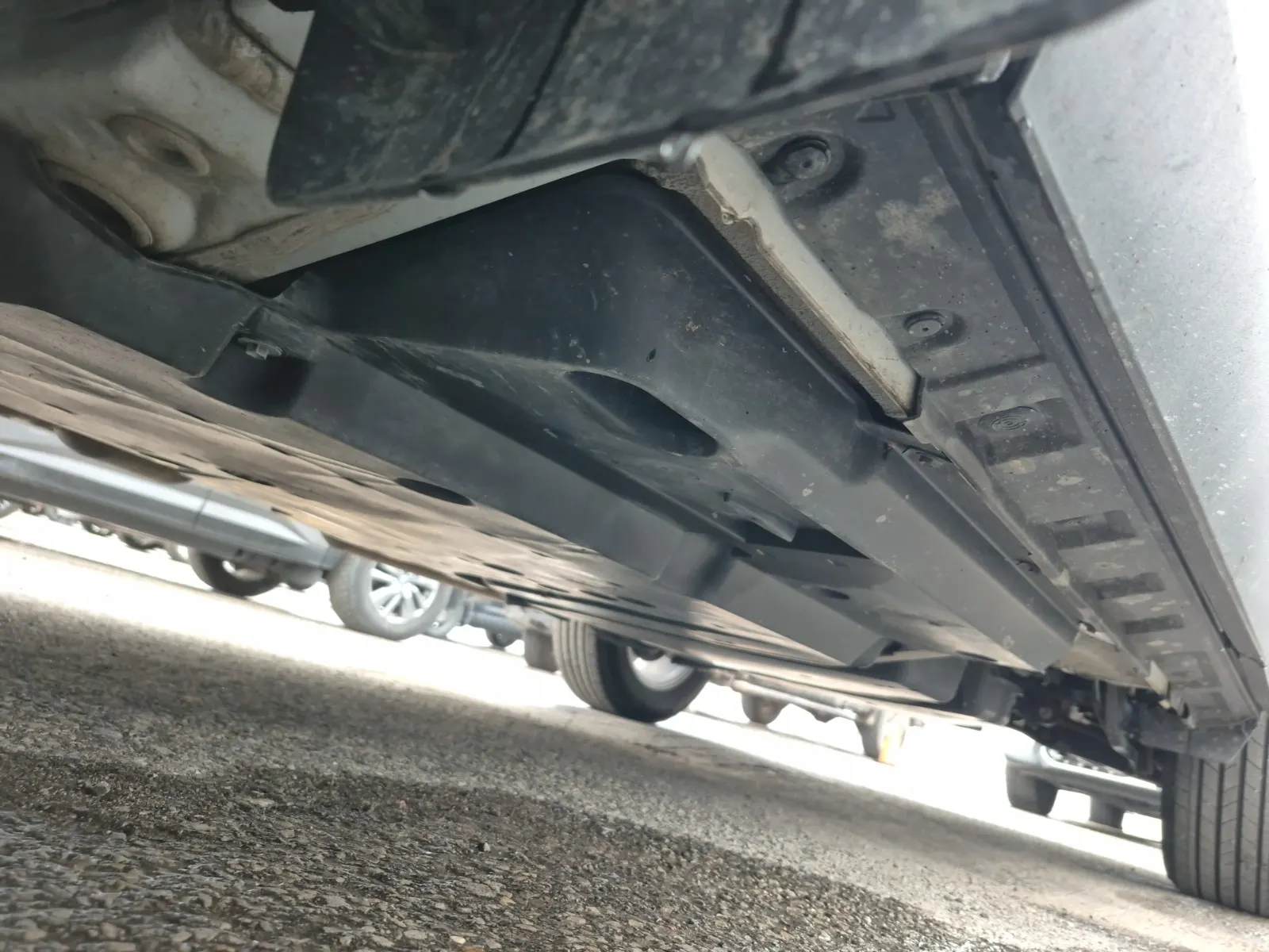 Undercarriage - Driver Photo