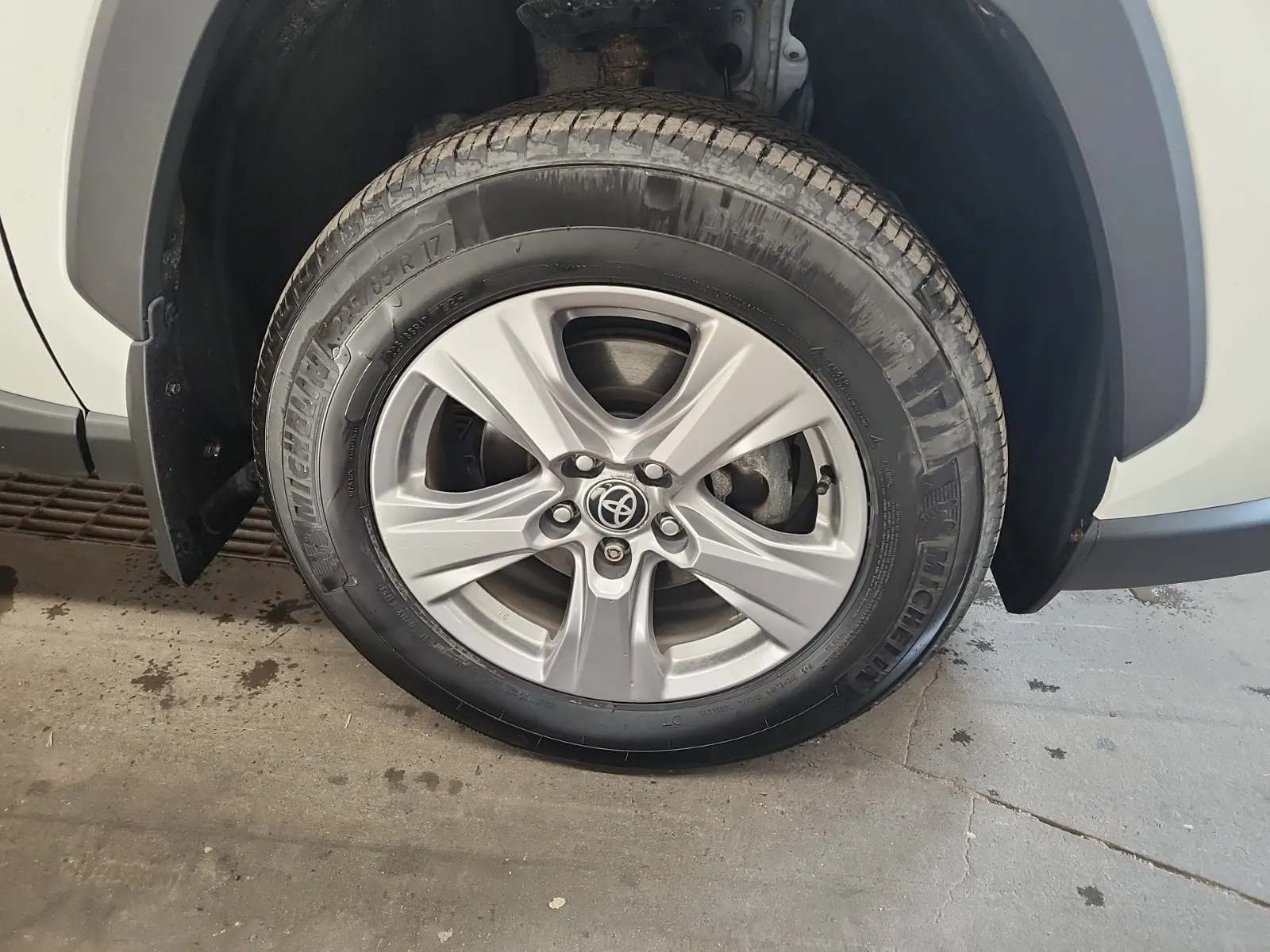 Right Front Wheel/Tire Photo