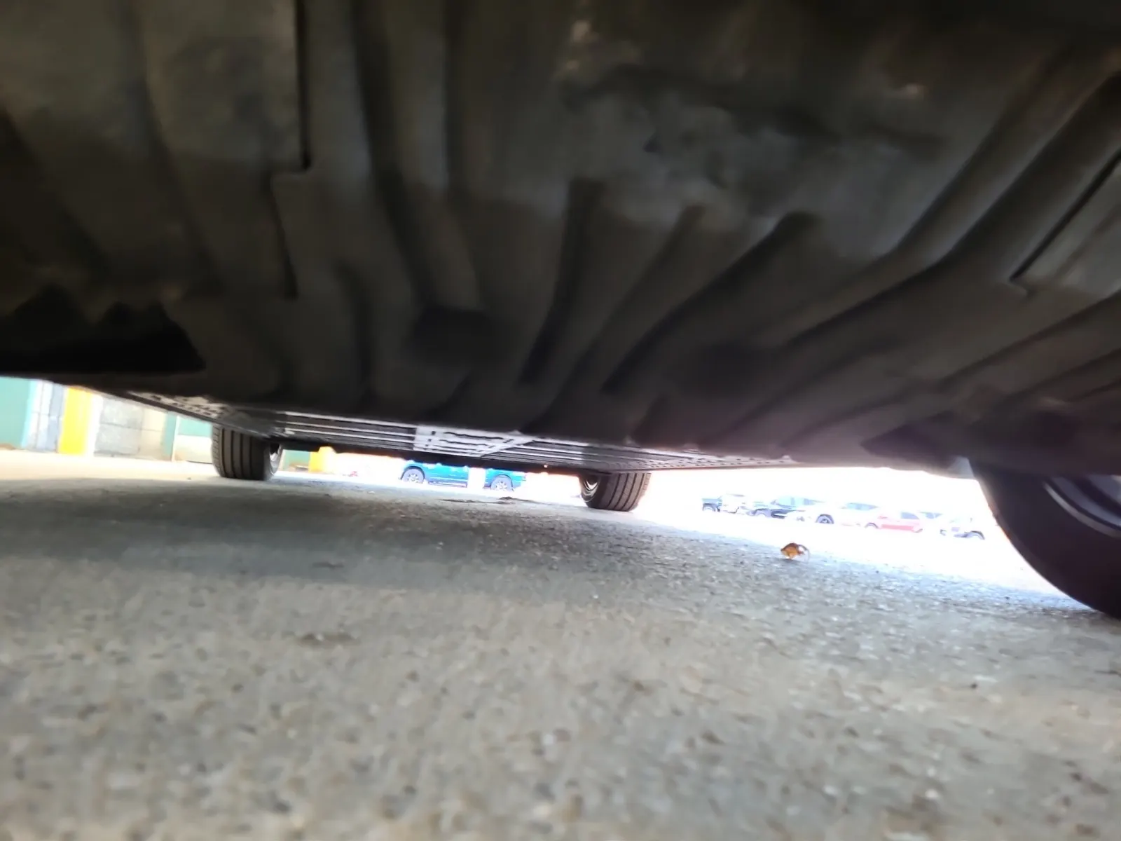 Undercarriage - Rear Photo
