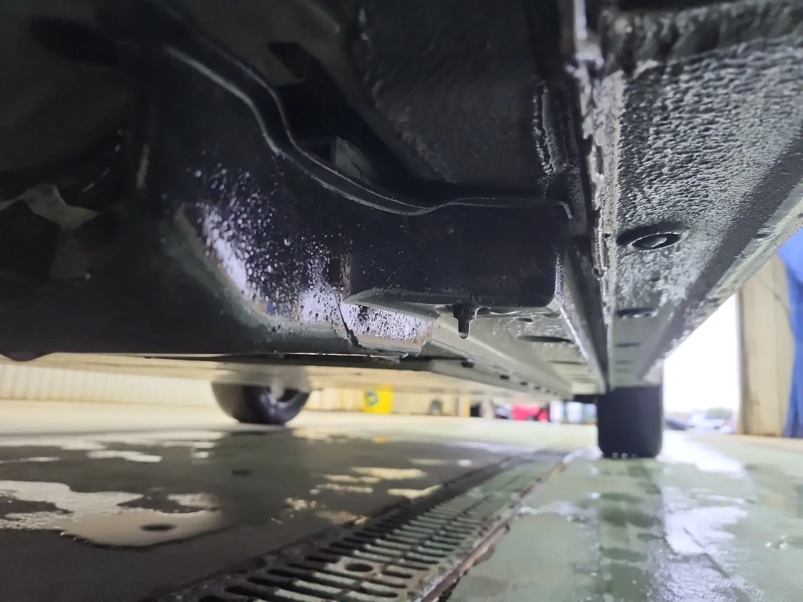 Undercarriage - Driver Photo