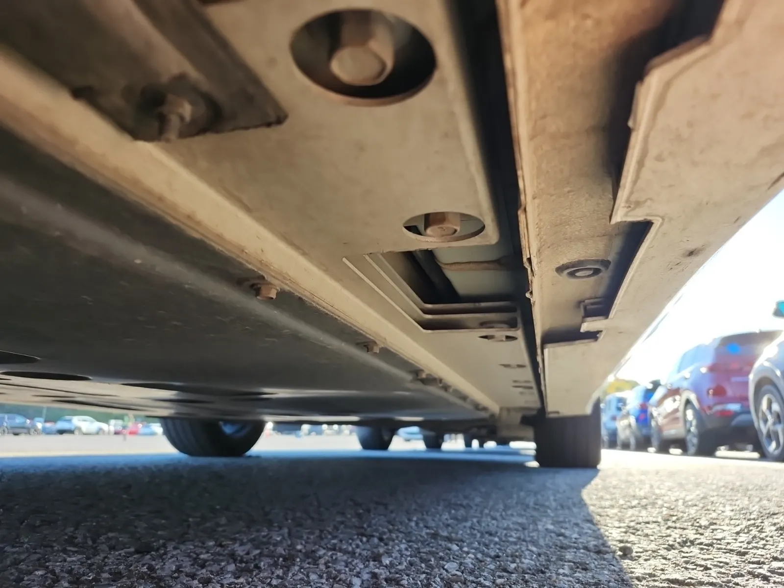 Undercarriage - Passenger Photo