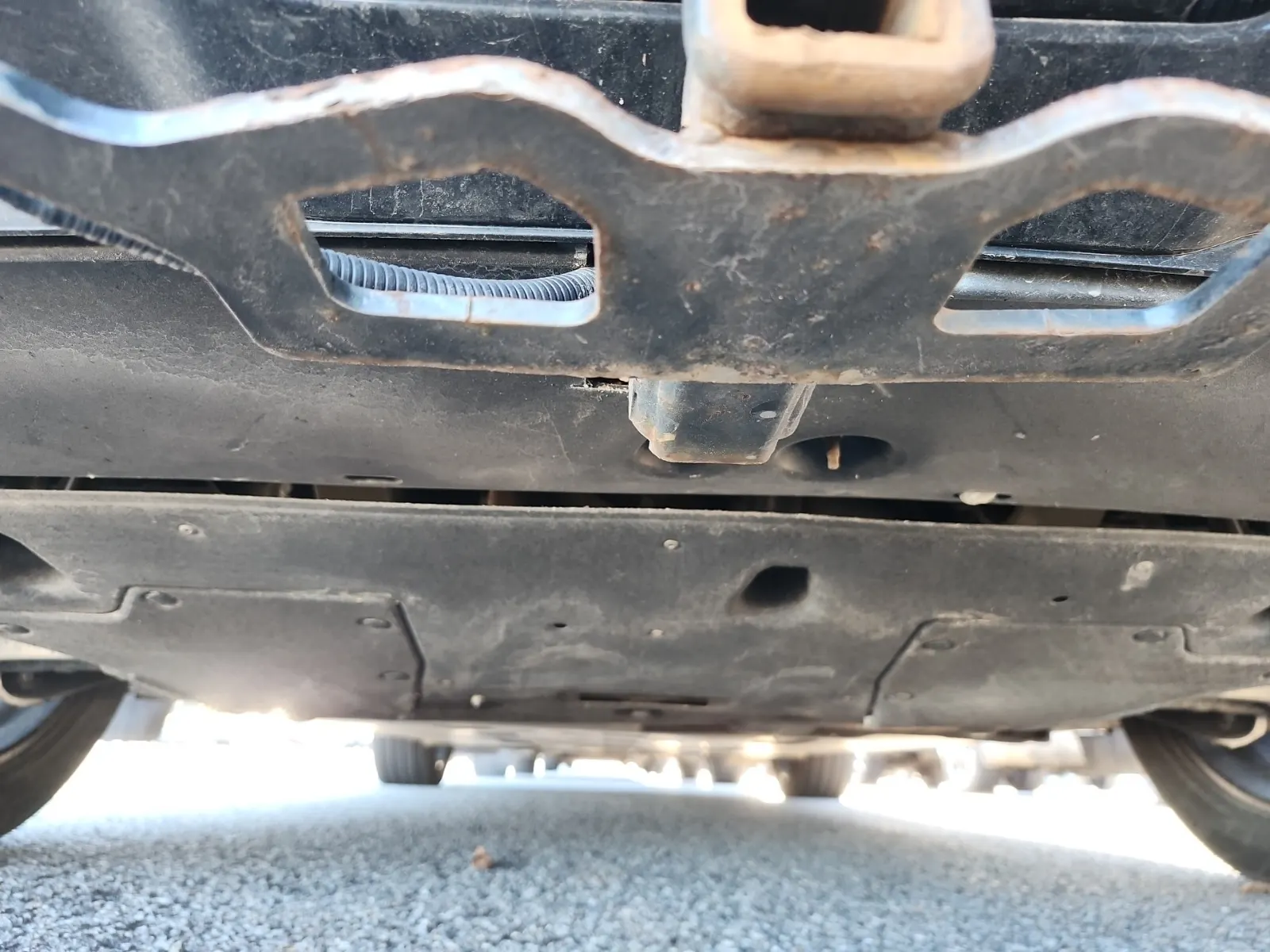 Undercarriage - Rear Photo
