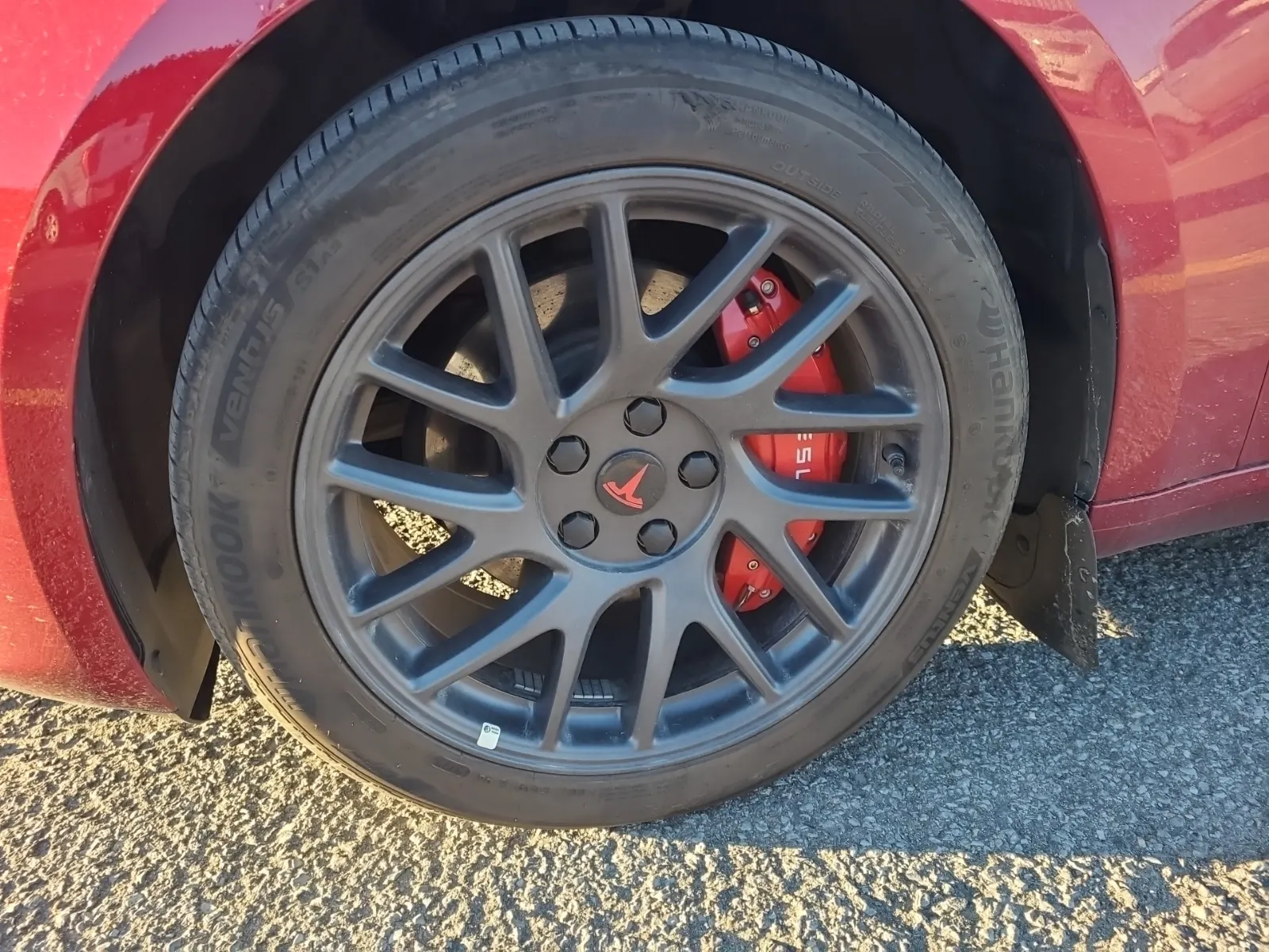 Front driver wheel/tire photo