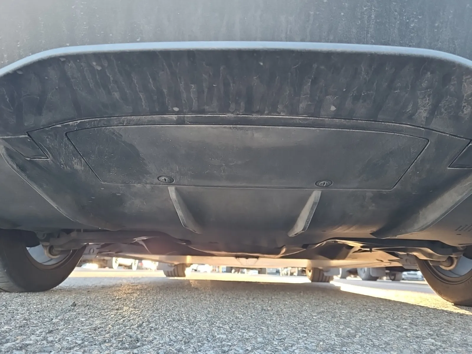 Undercarriage - Rear Photo