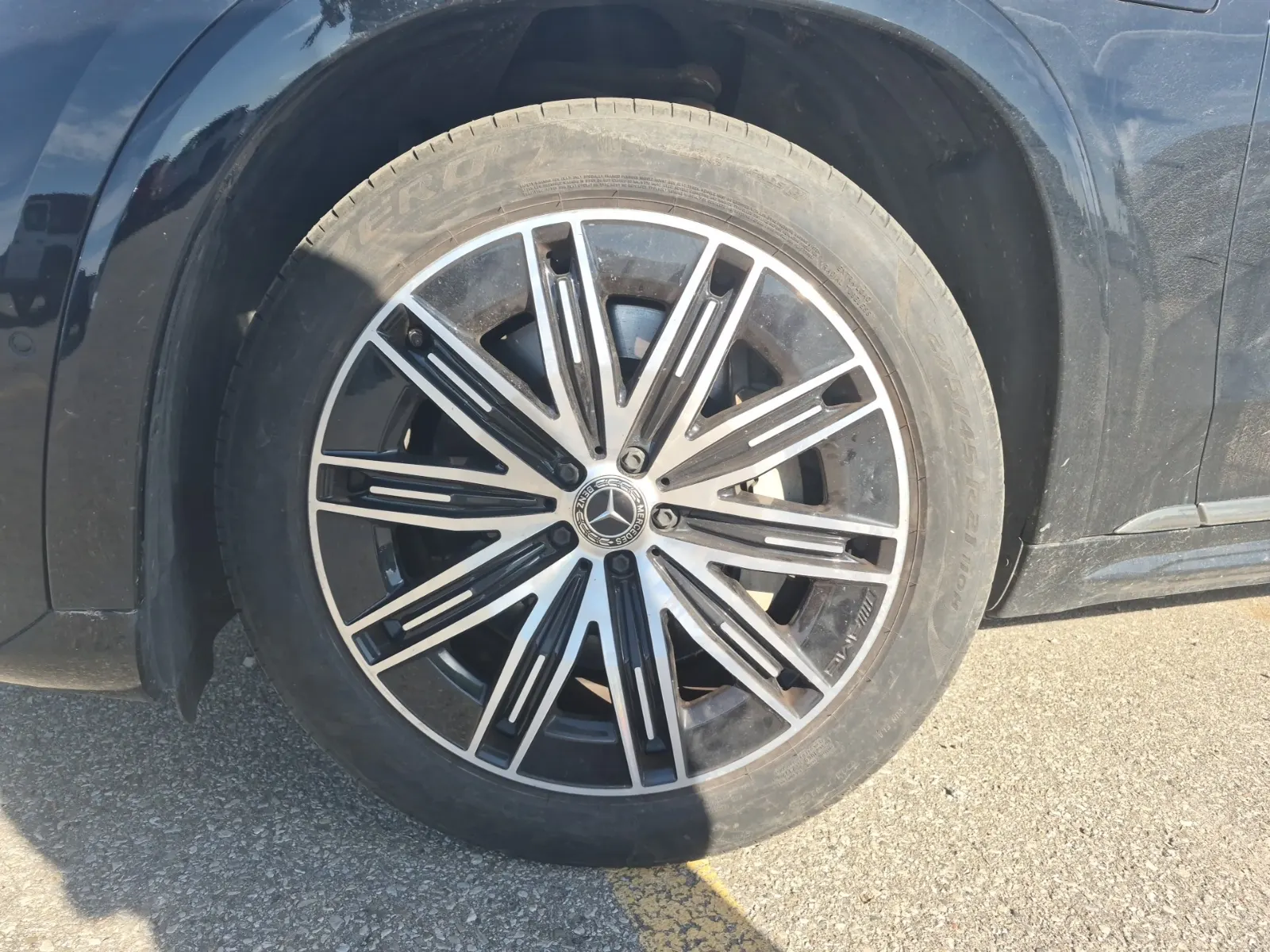 Front driver wheel/tire photo