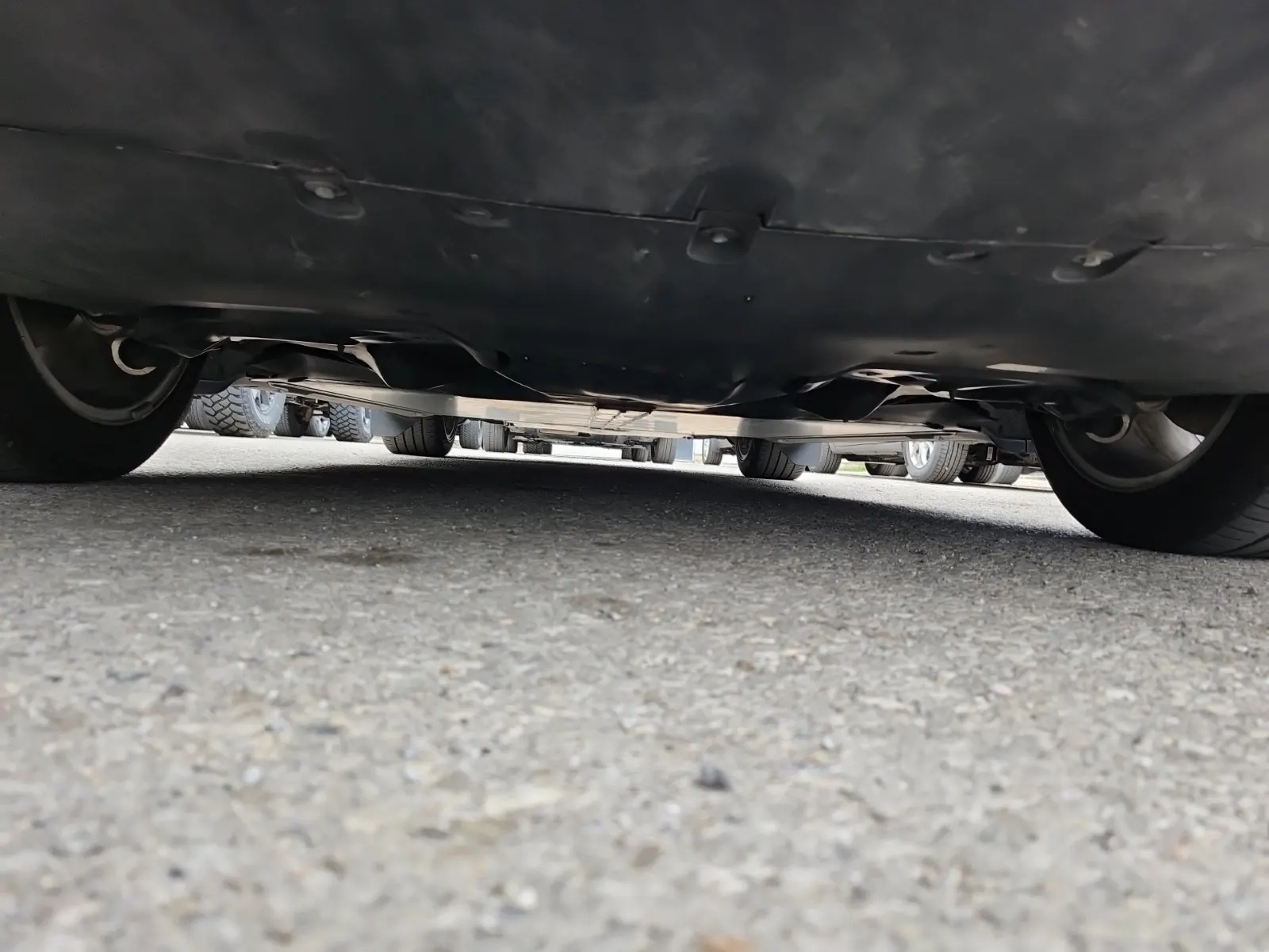 Undercarriage - Rear Photo
