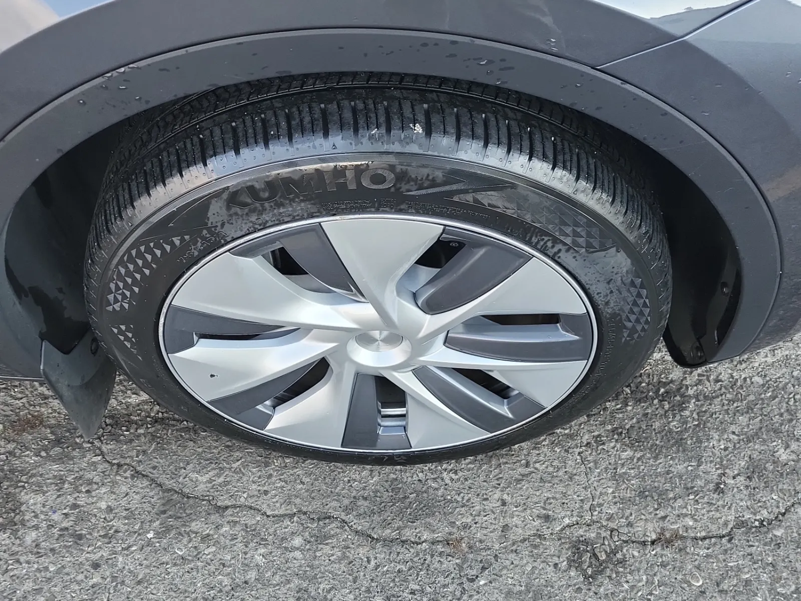Right Front Wheel/Tire Photo