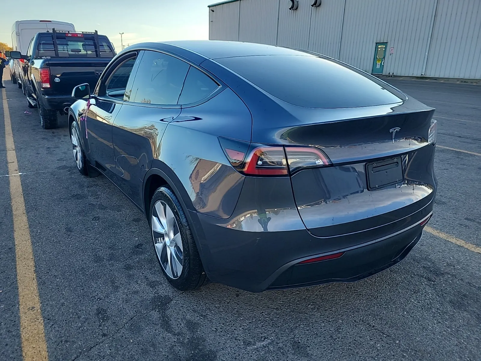 Driver Rear 3/4 Photo
