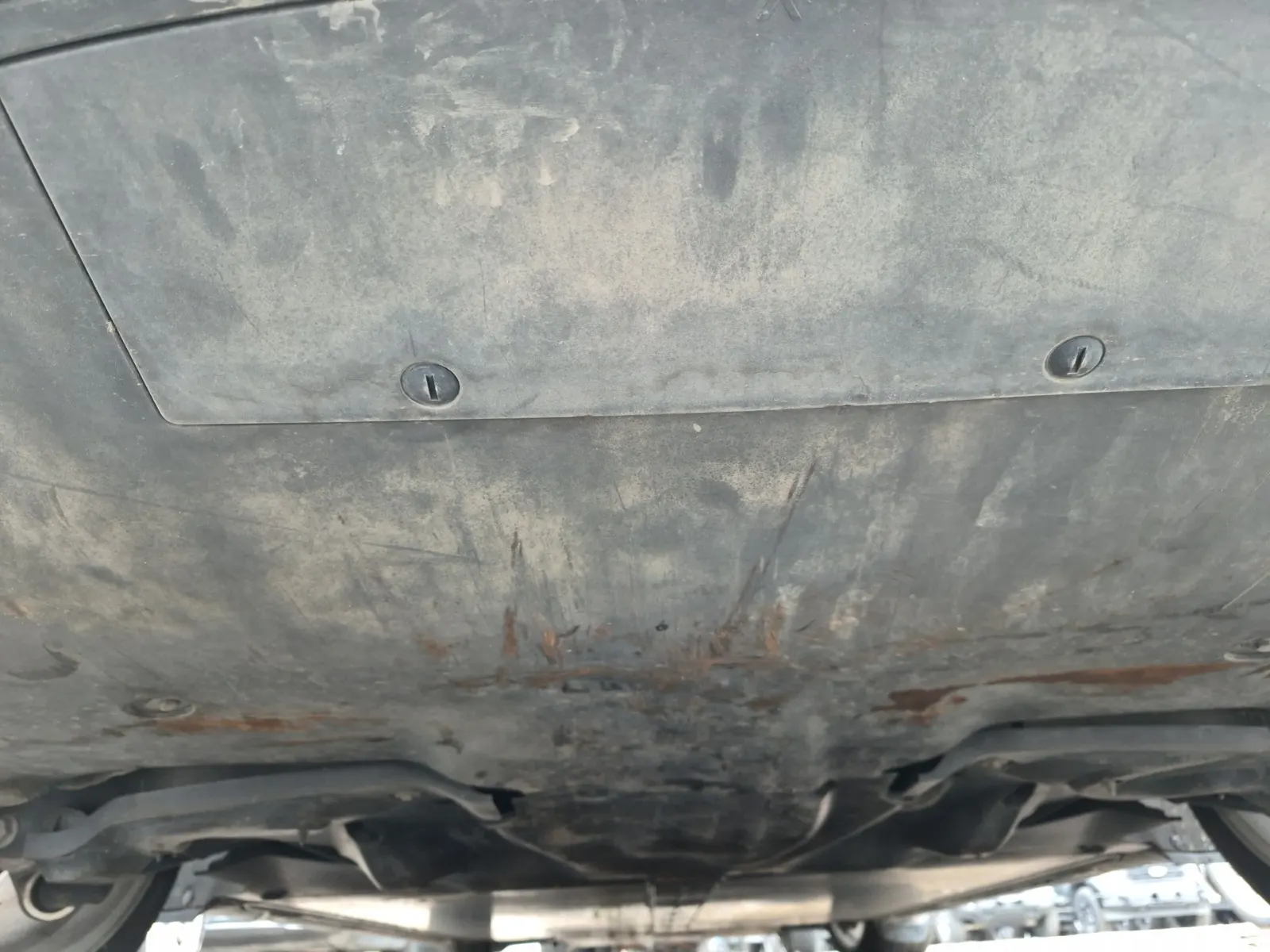 Undercarriage - Rear Photo