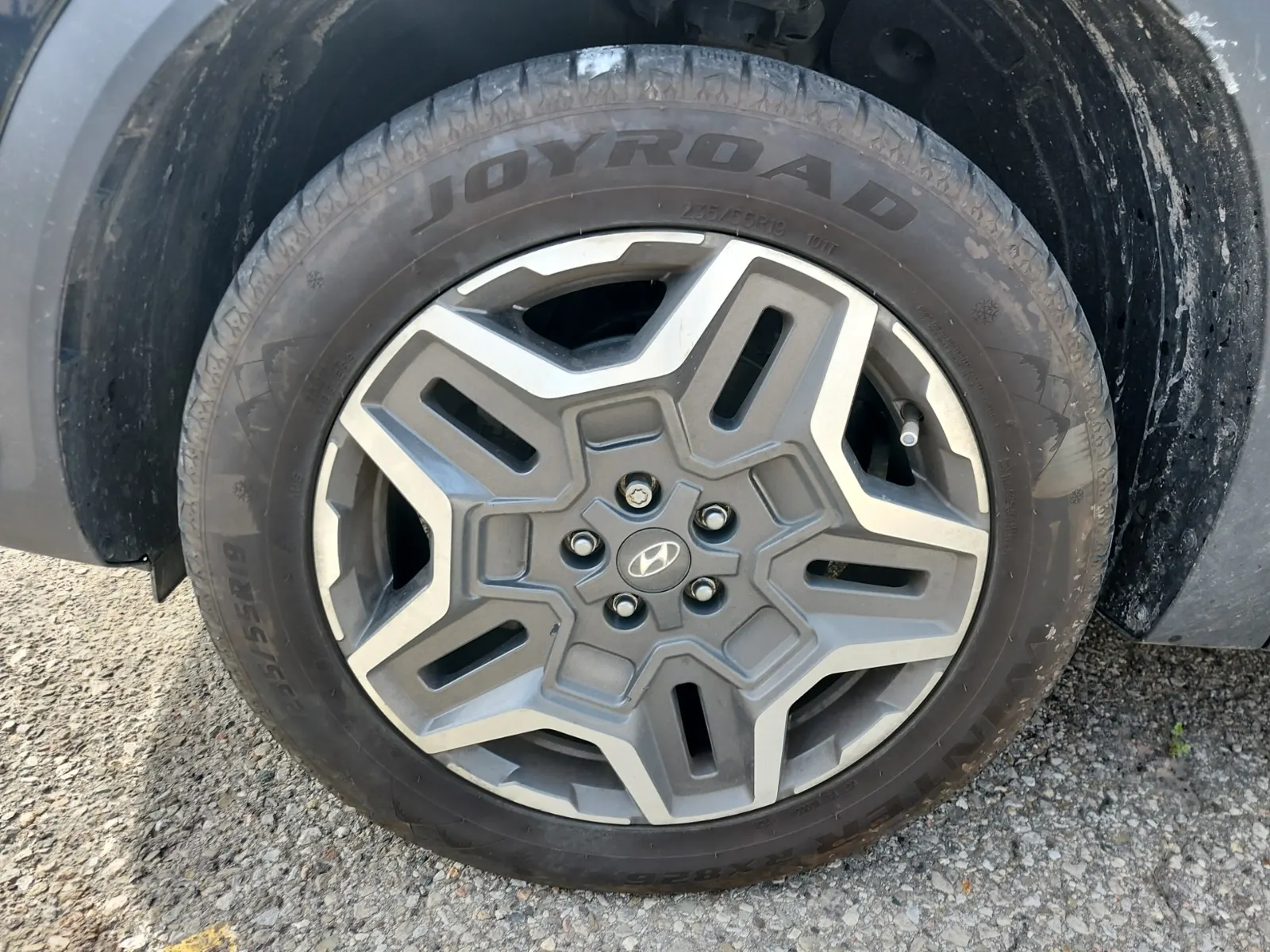 Front driver wheel/tire photo