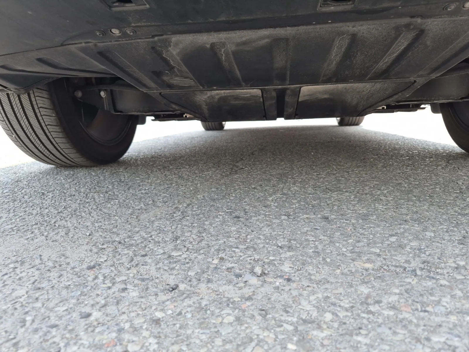 Undercarriage - Rear Photo