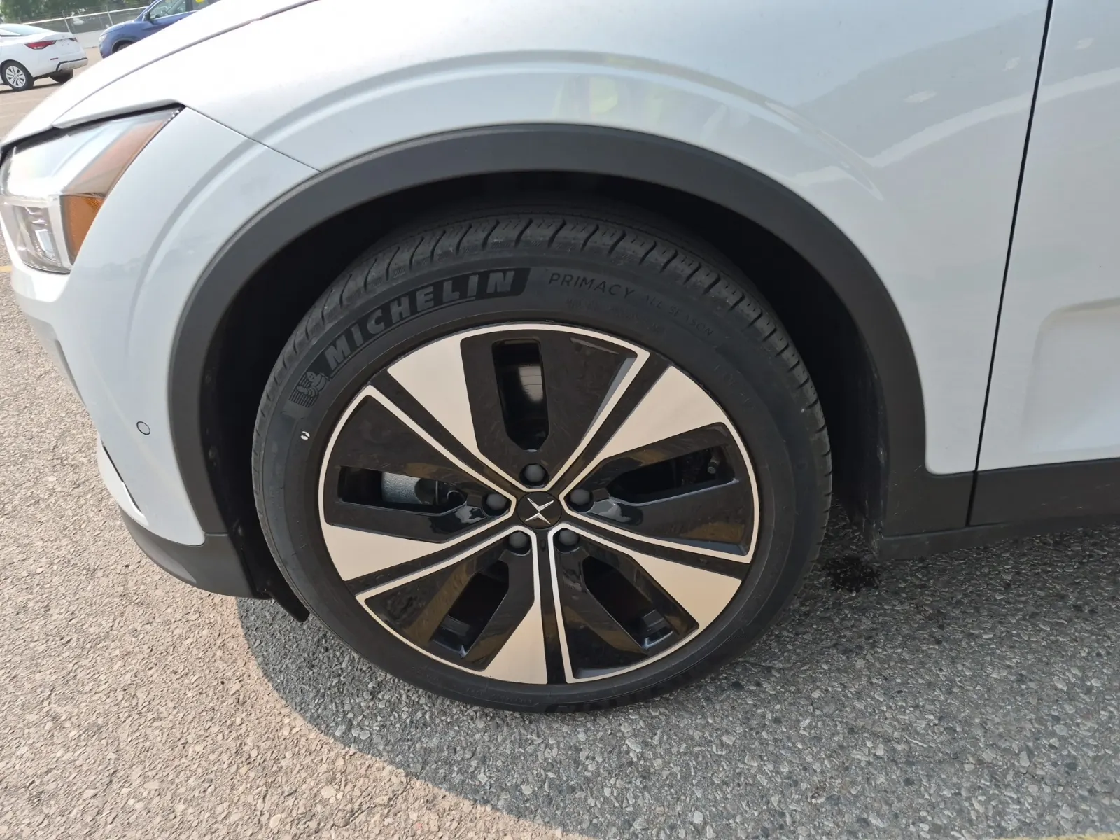 Front driver wheel/tire photo