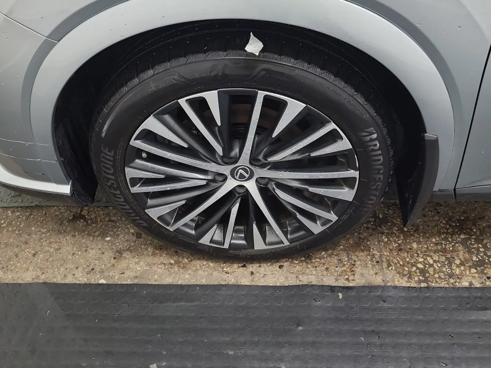 Front driver wheel/tire photo