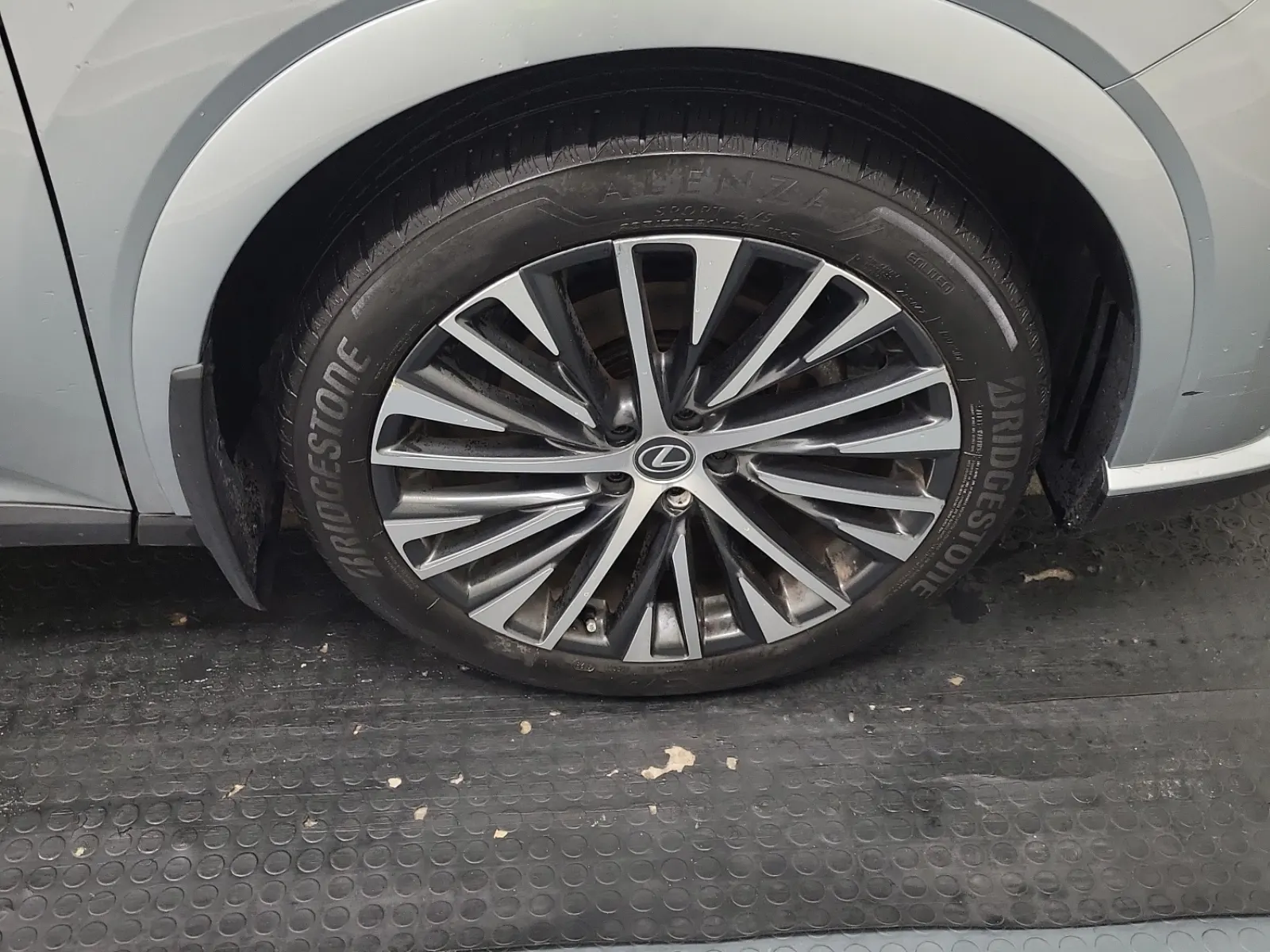 Right Front Wheel/Tire Photo