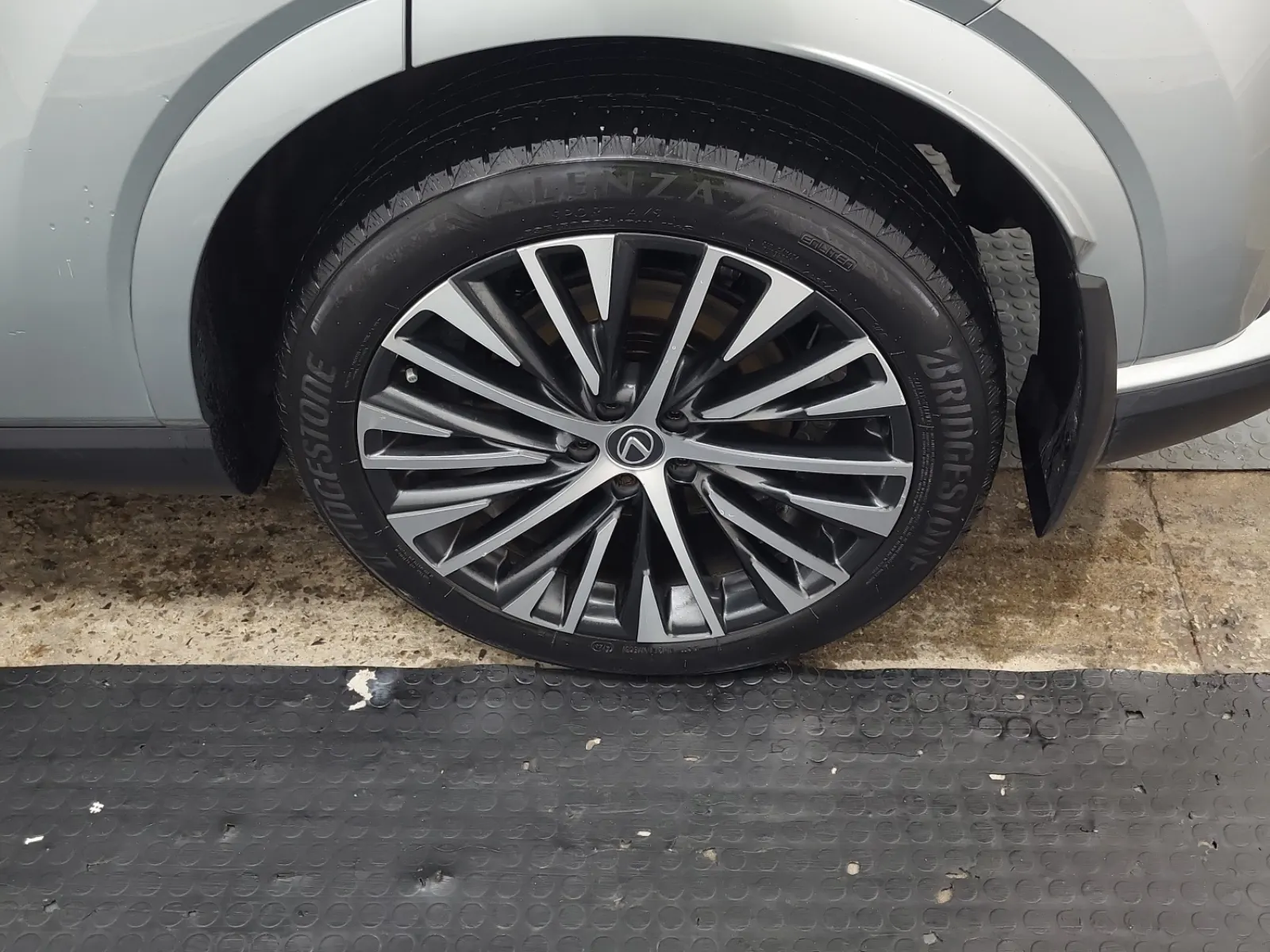 Left Rear Wheel/Tire Photo
