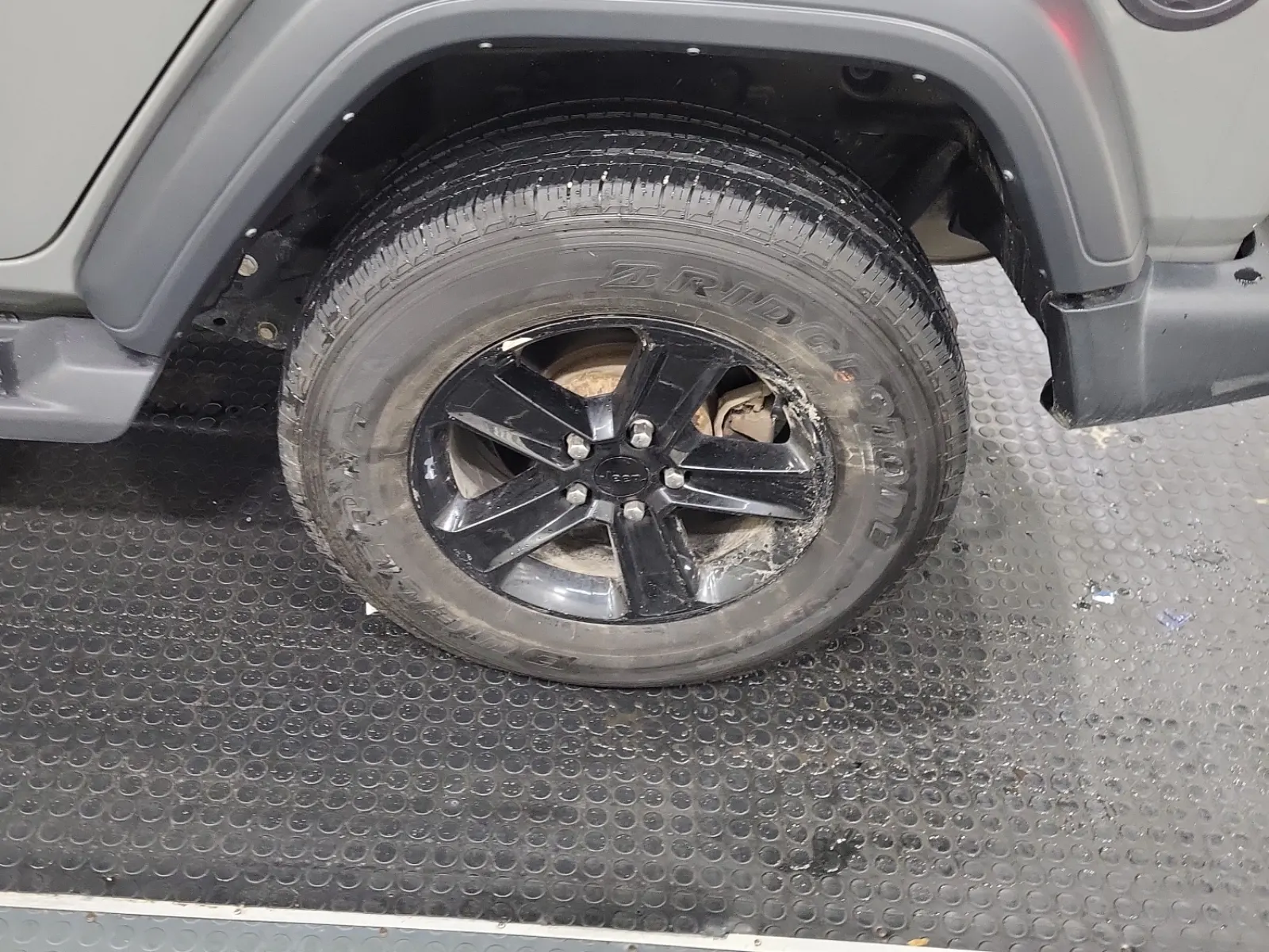 Left Rear Wheel/Tire Photo