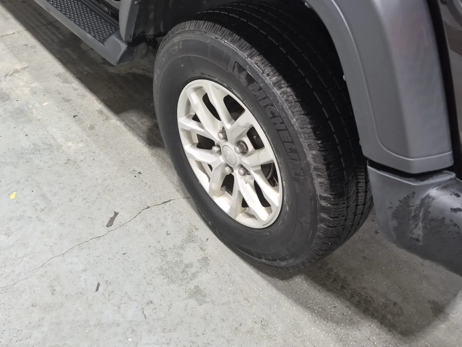 Left Rear Wheel/Tire Photo