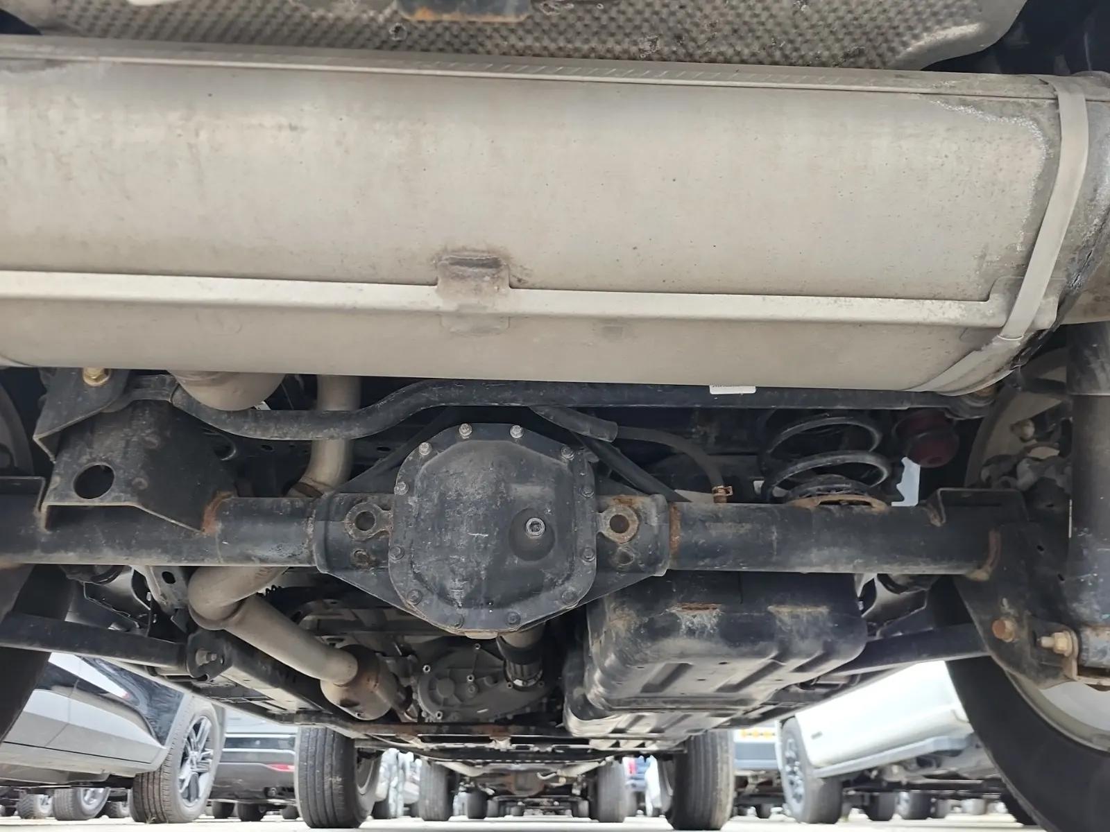 Undercarriage - Rear Photo