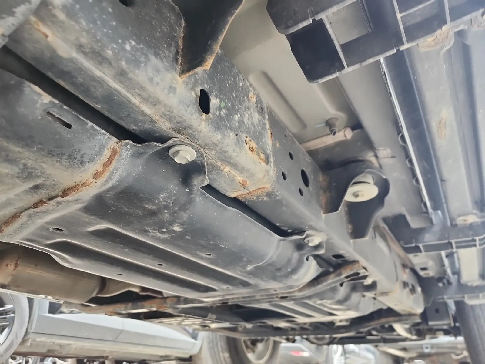 Undercarriage - Passenger Photo