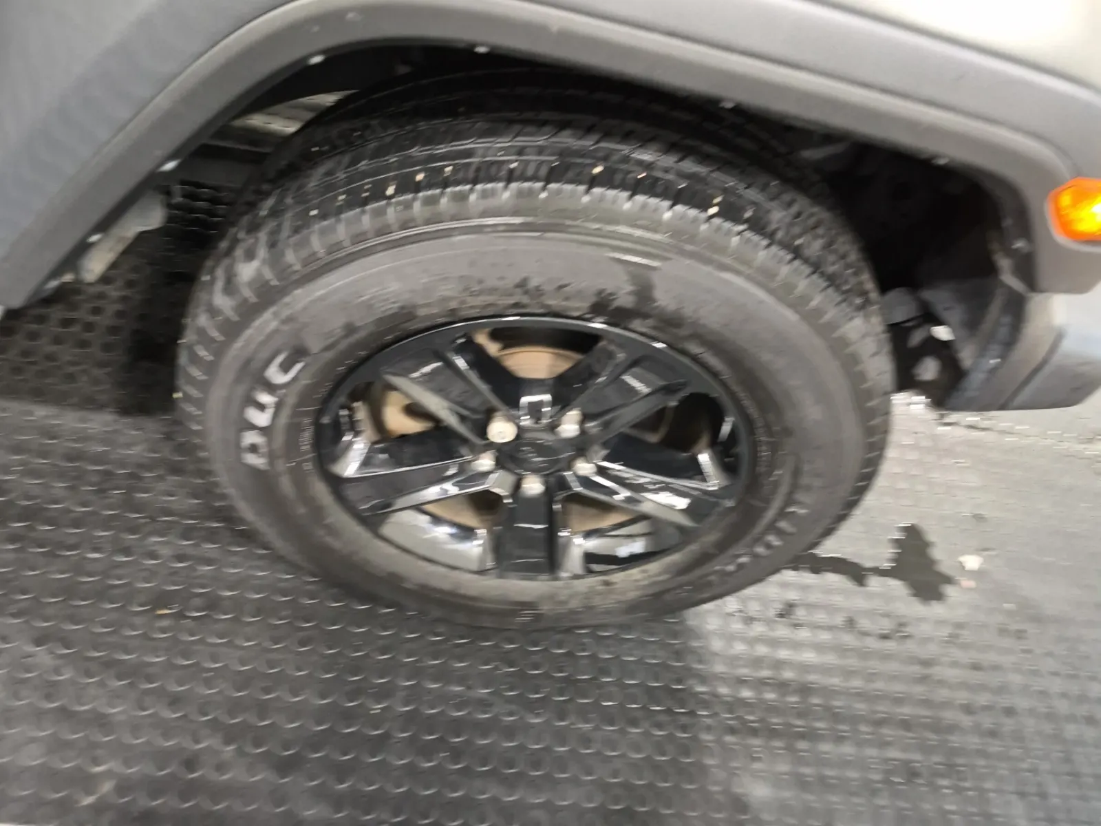 Right Front Wheel/Tire Photo
