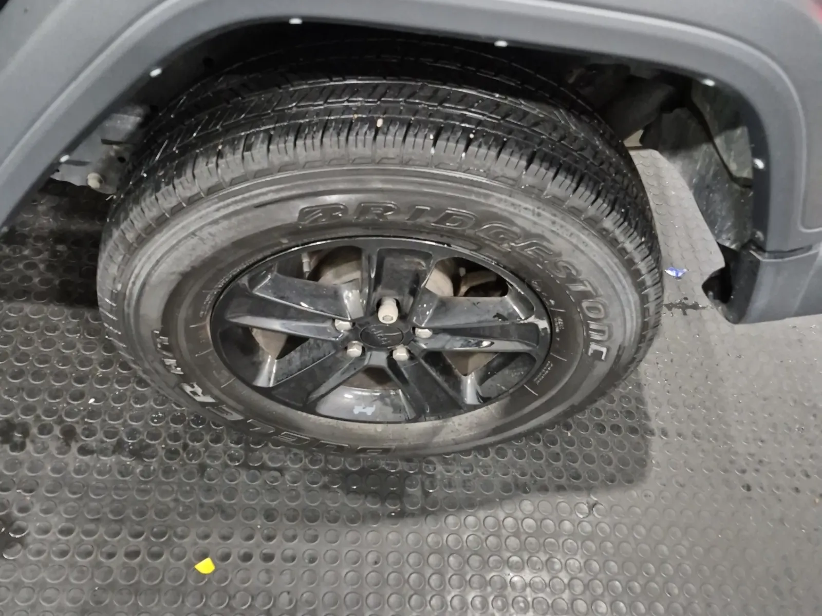 Left Rear Wheel/Tire Photo