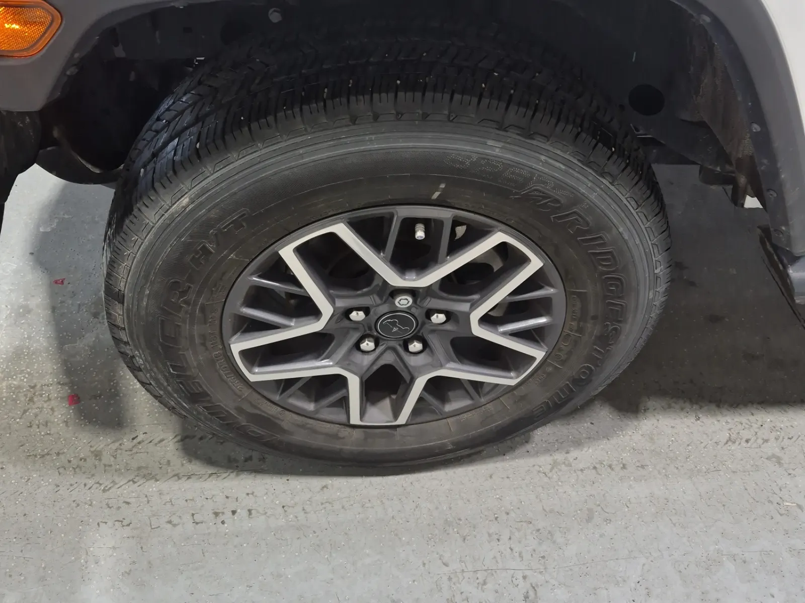 Front driver wheel/tire photo