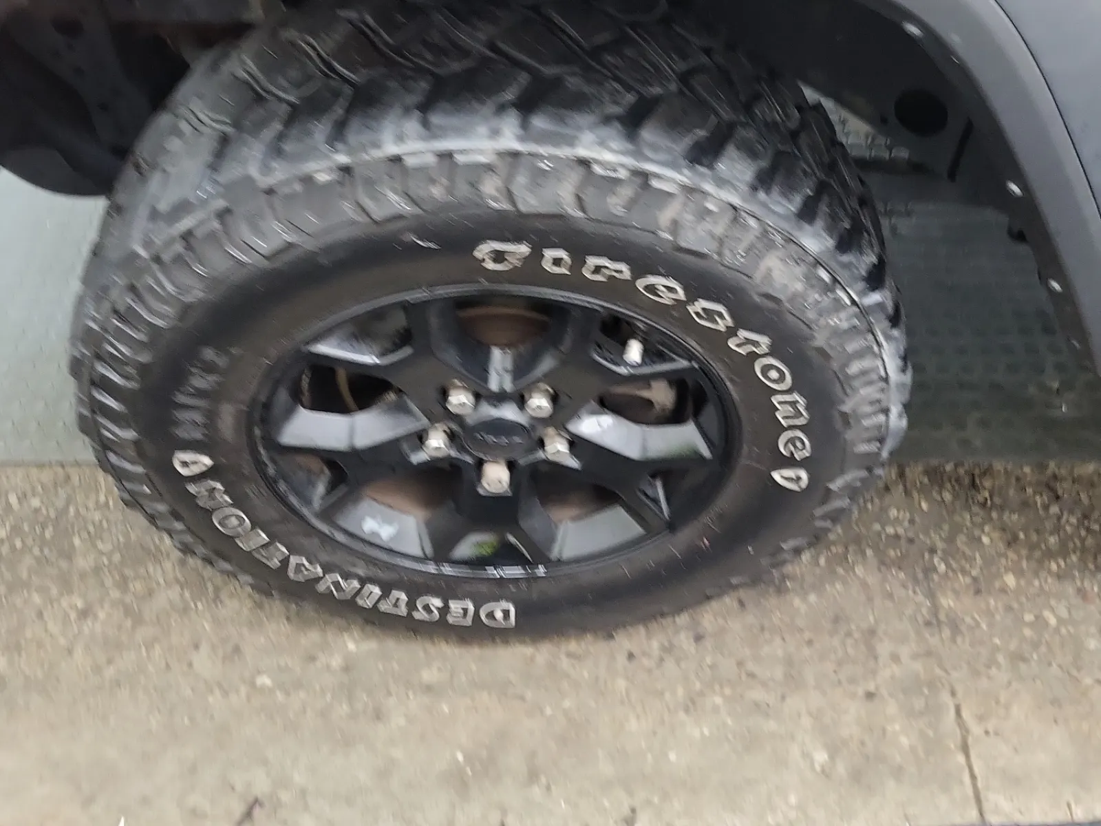 Front driver wheel/tire photo
