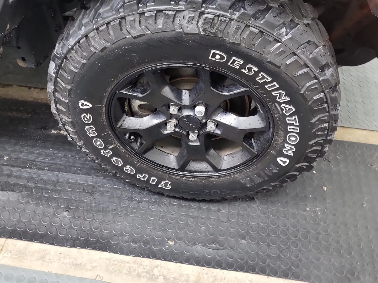 Right Front Wheel/Tire Photo
