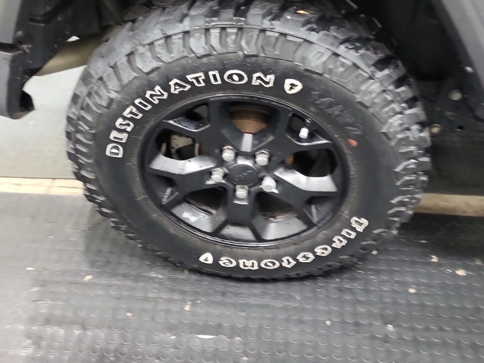 Right Rear Wheel/Tire Photo