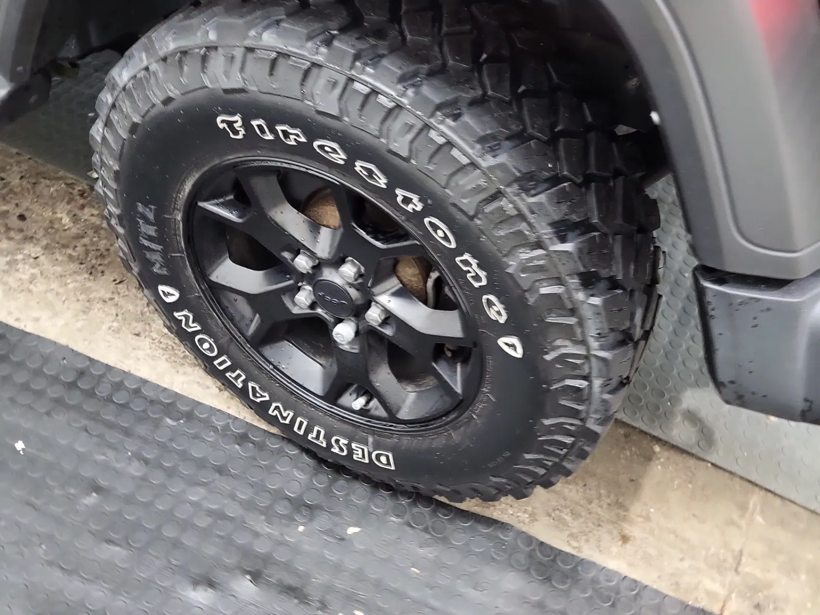 Left Rear Wheel/Tire Photo