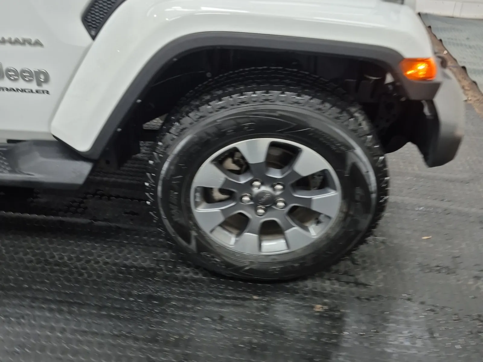 Right Front Wheel/Tire Photo