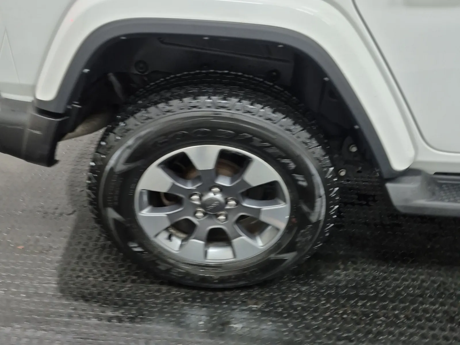 Right Rear Wheel/Tire Photo