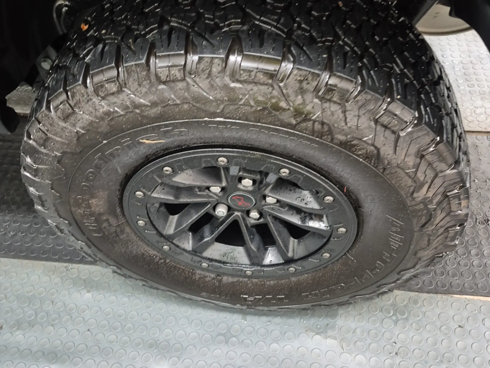 Left Rear Wheel/Tire Photo