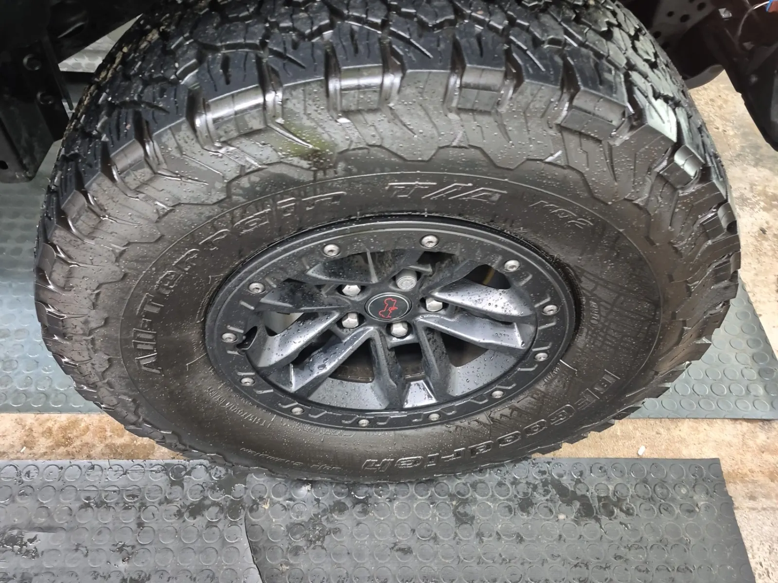 Right Front Wheel/Tire Photo